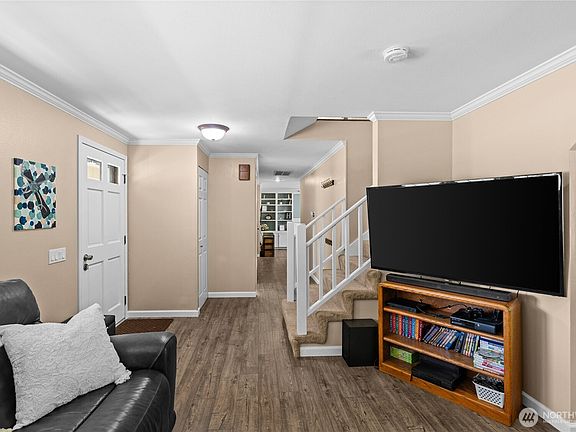 4th image of 10357 Wilkes Court NW