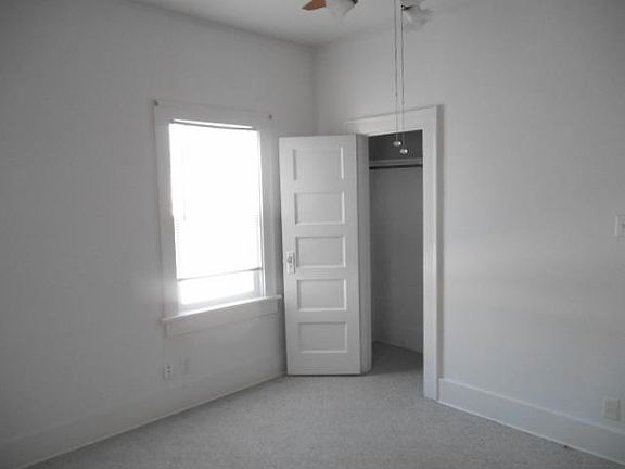 5th image of 806 W 11th St