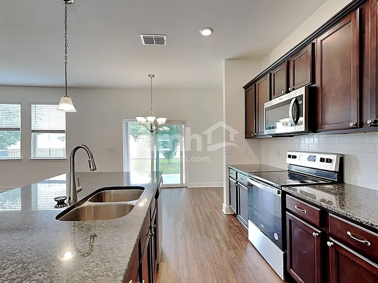 919 Walden Pond Dr — Photo 4