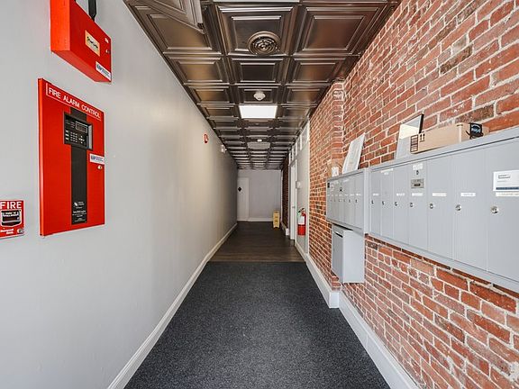 5th image of 26 Pleasant St Unit 2F
