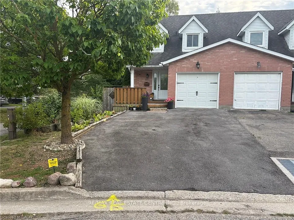 40 Caprice Ct