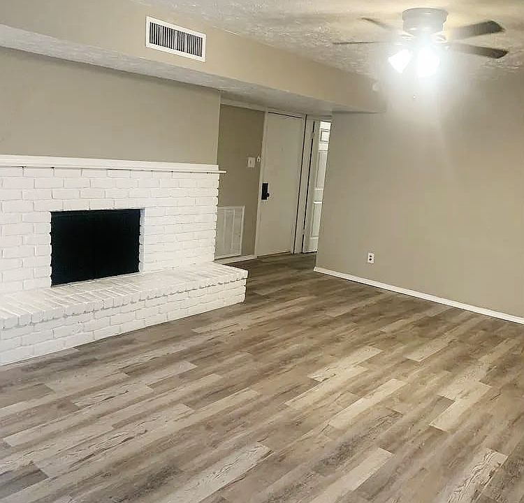 1st image of 1053 Roberts Dr