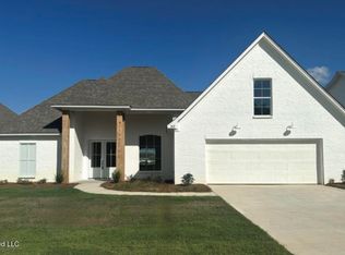 102 Herons Bay Cir, Madison, MS 39110