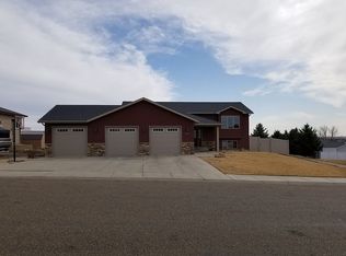 961 28th St W, Dickinson, ND 58601