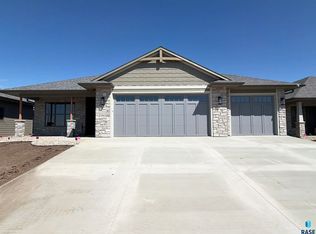 7004 E Copper Stone Cir, Sioux Falls, SD 57110