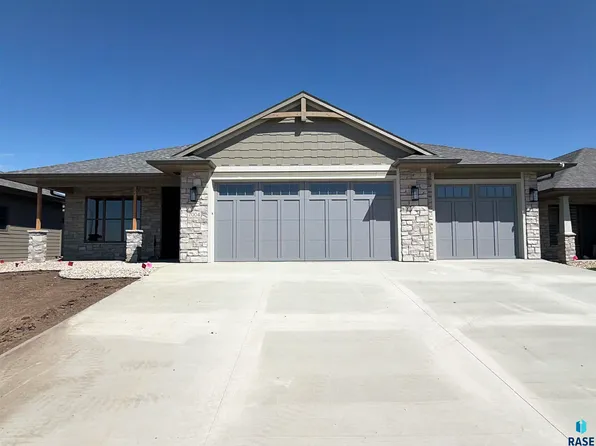 7004 E Copper Stone Cir, Sioux Falls, SD 57110