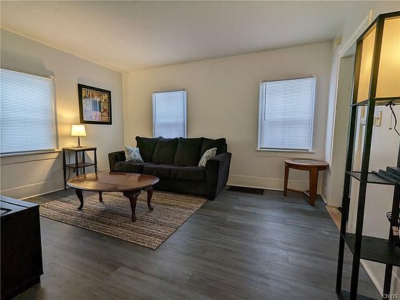 3rd image of 385 Pleasantview Ave