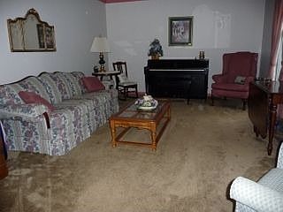 4th image of 4 Staten Dr