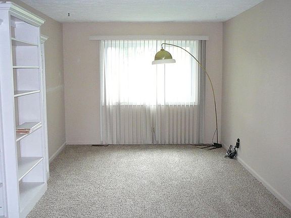 3rd image of 8417 Chickasaw Ct