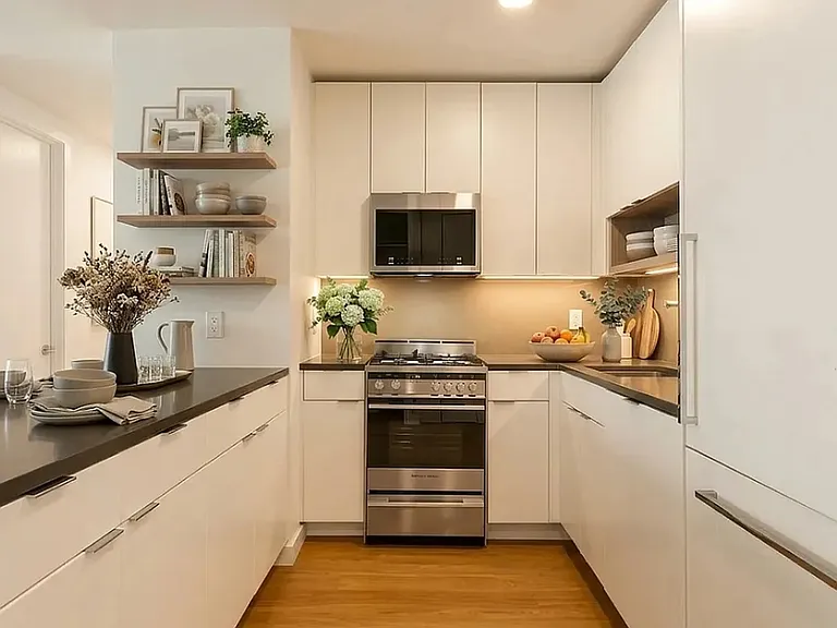 70 W 37th St #1114 — Photo 3