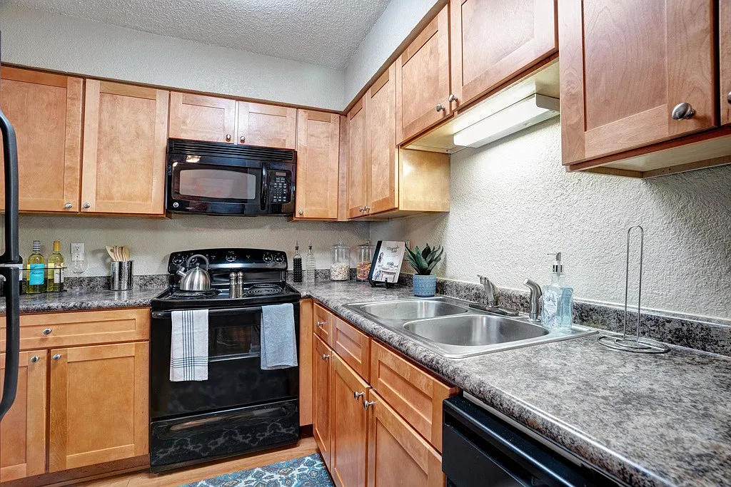Signal Pointe Apartment Homes — Photo 2