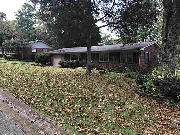 2nd image of 725 Chambers Dr NE
