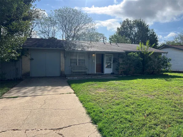 518 Stonewall Dr, Euless, TX 76039