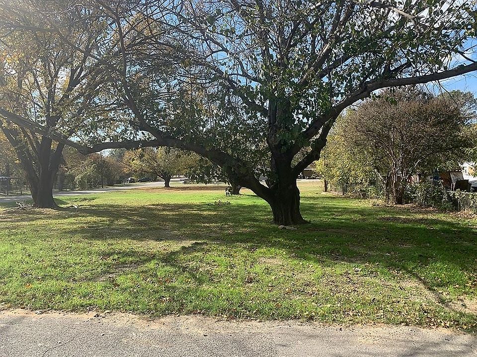 1st image of 1827 Highland Dr E