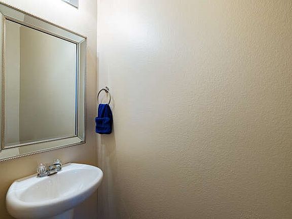 5th image of 402 Zenith Rd