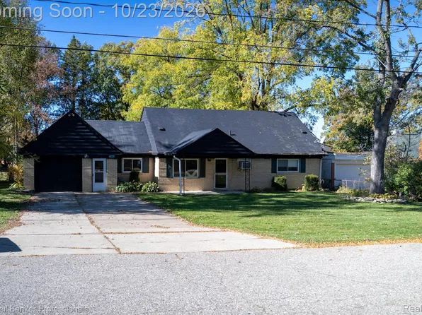 5414 Revere St, Grand Blanc, MI 48439