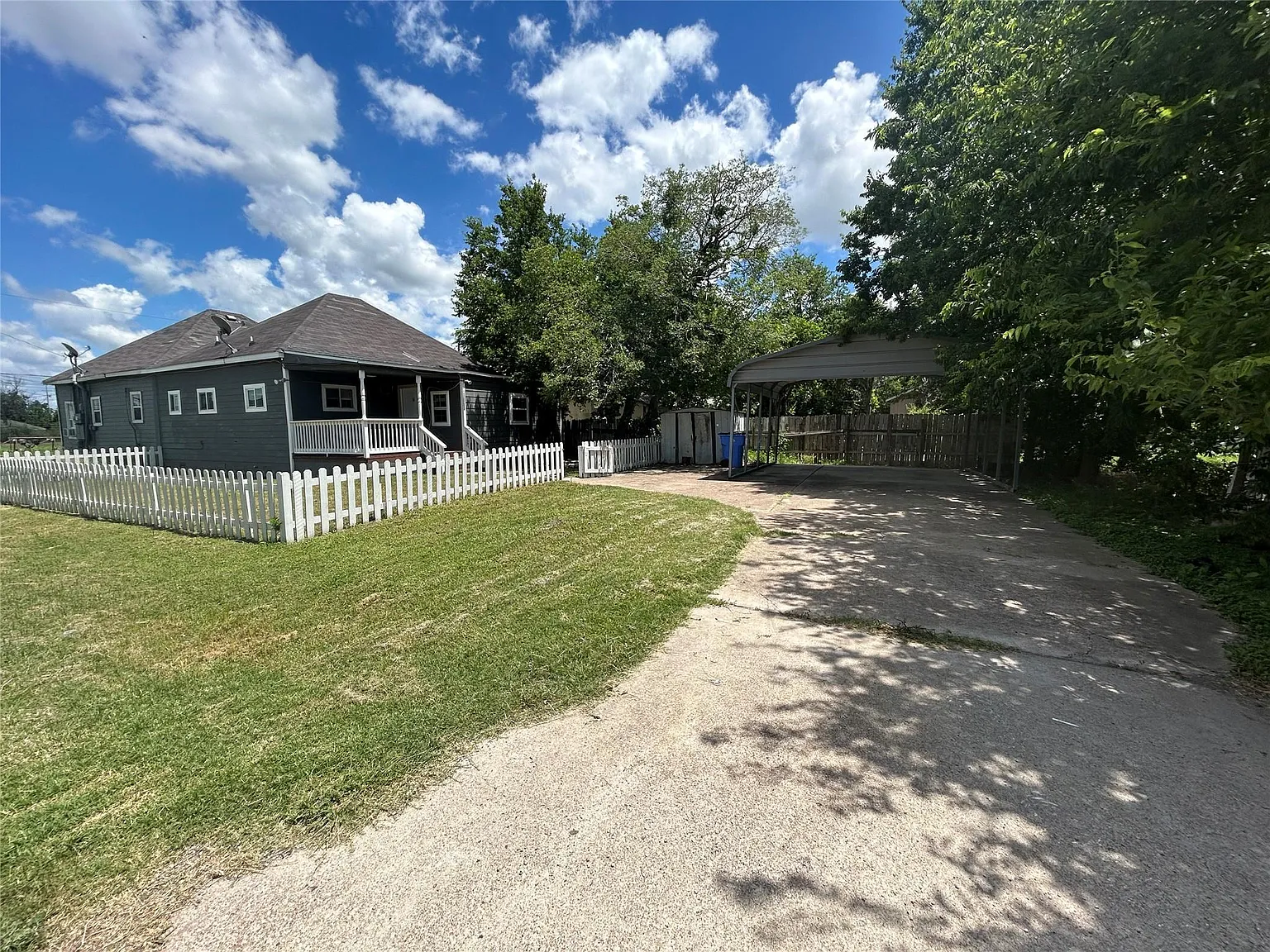 3 bed, 1.0 bath, 856 sqft, $1,300 — Photo 4