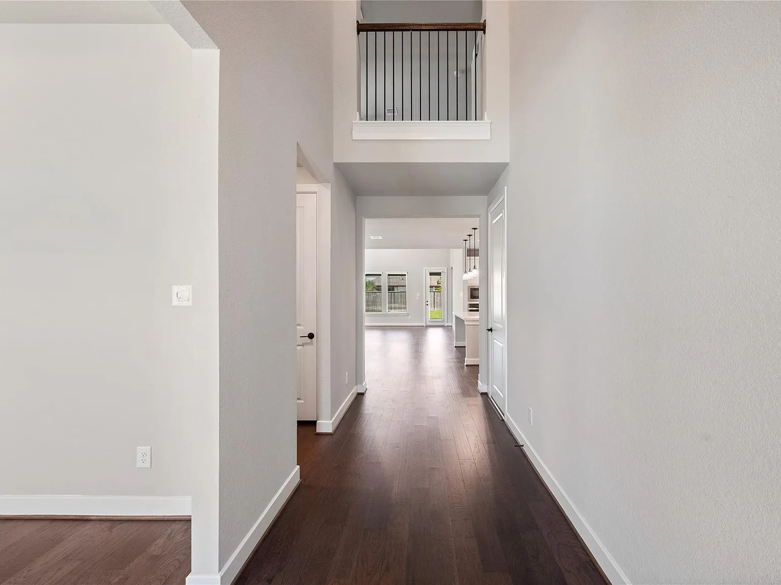 4 bed, 3.5 bath, 3051 sqft, $3,600 — Photo 4