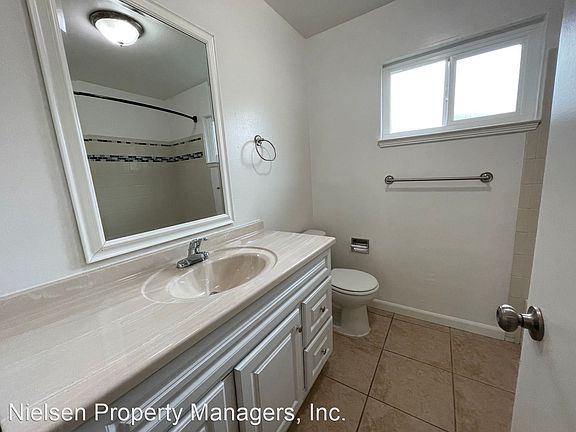 5th image of 2519 H St APT 5
