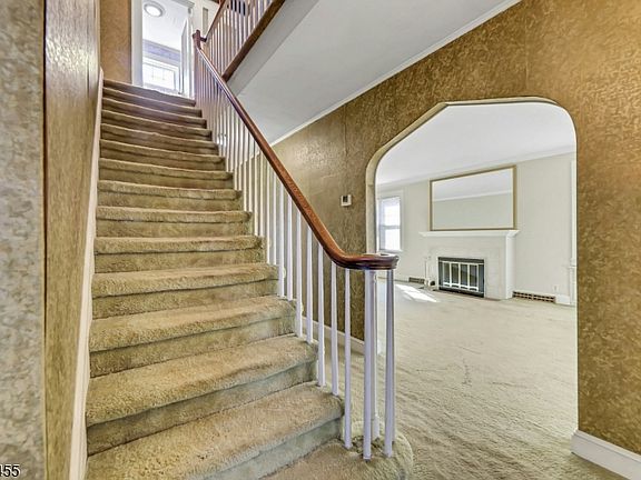 5th image of 219 Shelley Ave