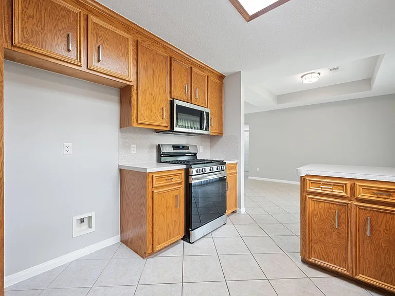 460 W Houston St — Photo 8