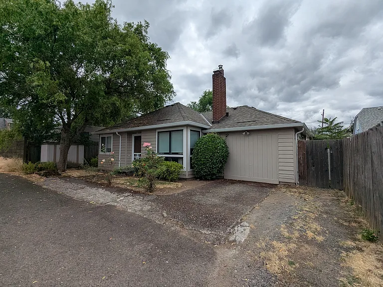 6034 NE 8th Ave — Photo 2