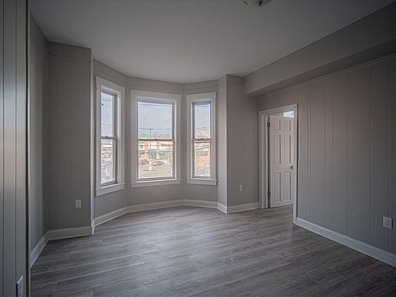 3rd image of 143 London St #2