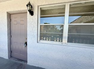 615 NE 10th St APT 204, Hallandale, FL 33009