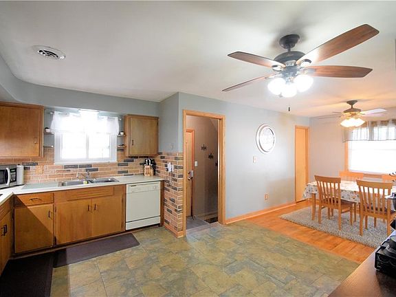 5th image of 6994 Parma Park Blvd