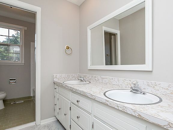 4th image of 2925 Edge Moor Dr