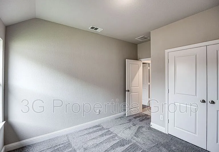 1513 Elizabeth St — Photo 14