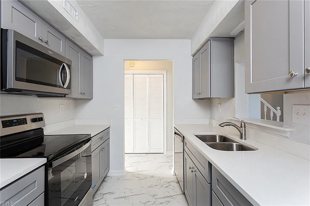 640 Aubrey Dr — Photo 3