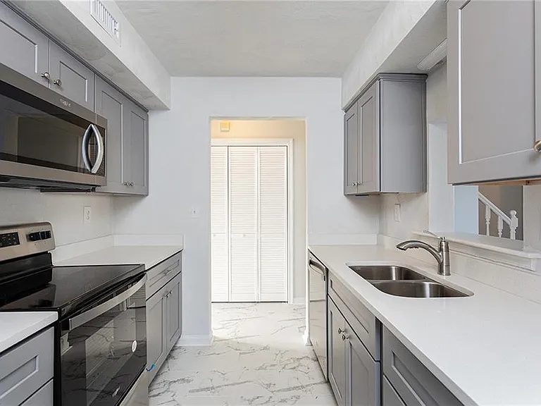 640 Aubrey Dr — Photo 3