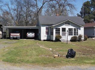 909 E 2nd St, Stuttgart, AR 72160