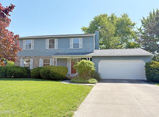 1014 Partridge Ln, Bowling Green, OH 43402