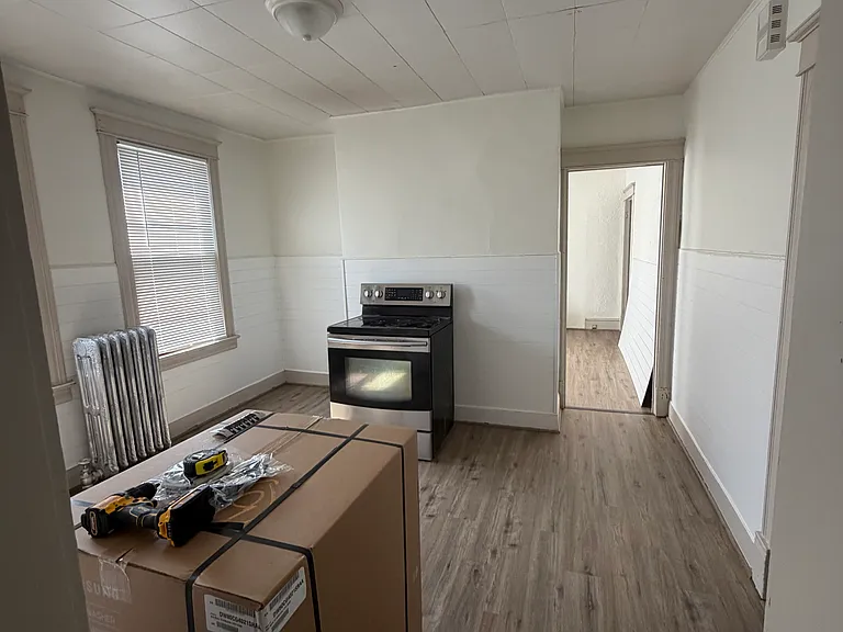 35 Linden St — Photo 9