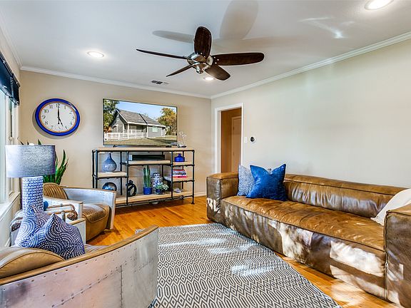 5th image of 318 Ruth St