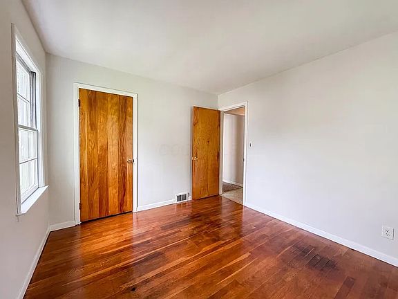 5th image of 330 W Kanawha Ave