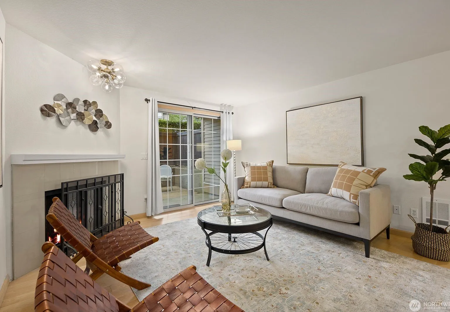 2 bed, 988 sqft, $2,695 — Photo 3