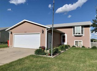 3004 Francis St, Yankton, SD 57078