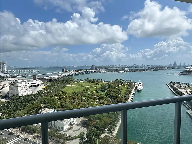 888 Biscayne Blvd #2211 — Photo 13
