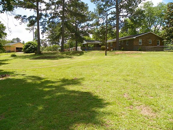 Back of House w Yard