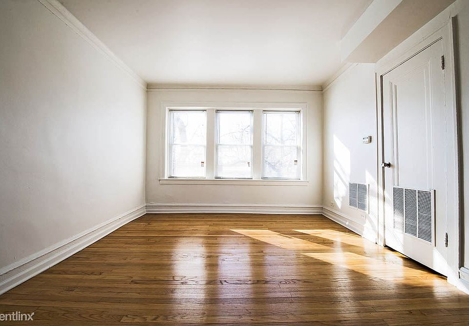 6455 S Fairfield Ave Apartments Chicago Living Room_01