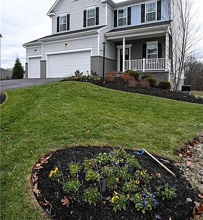 3rd image of 212 Creekside Dr
