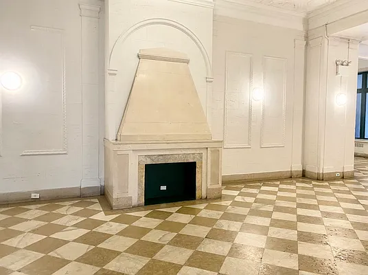 Rented by A&E Real Estate Management | media 22