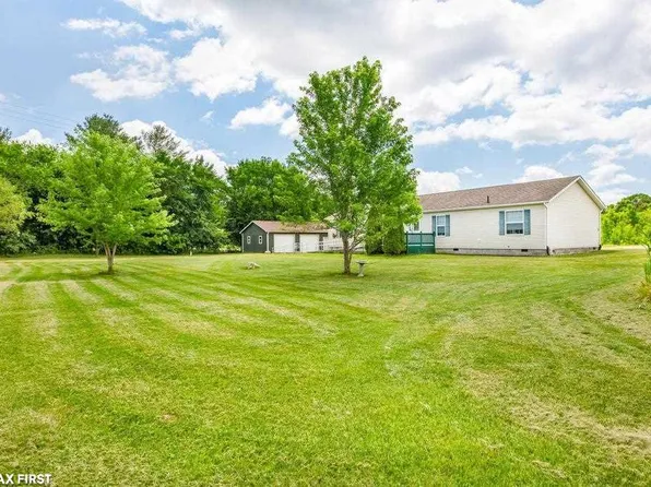 8537 Sparling Rd, Goodells, MI 48027