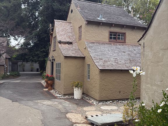 2nd image of 1552 Cowper St