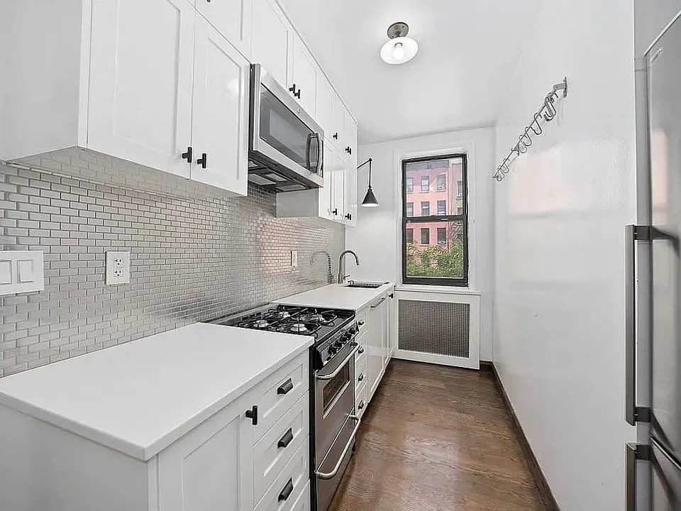 885 10th Ave #6C