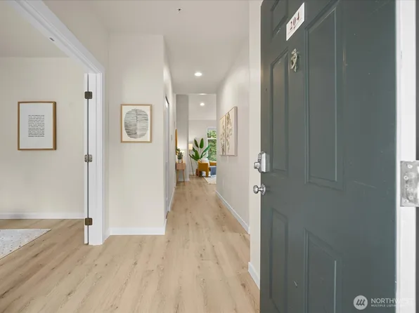 9728 178th Place NE #204, Redmond, WA 98052