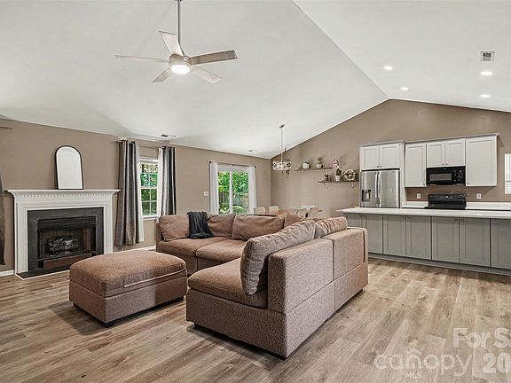 5th image of 3012 Waycross Dr